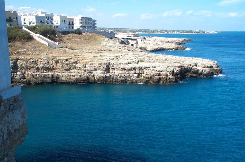 Alcune immagini della scogliera di Polignano a mare (Bari)